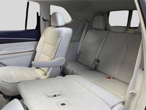 Used 2025 Buick Enclave Avenir image 16