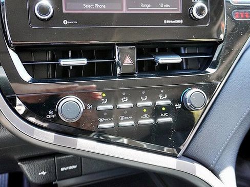 Used 2021 Toyota Camry LE image 27