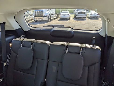 Used 2025 Ford Explorer Active w/ Active Comfort Package image 21