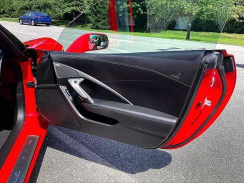 Used 2019 Chevrolet Corvette Stingray Coupe w/ 1LT RWD image 12