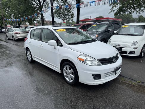 Used 2011 Nissan Versa Hatchback w/ Premium Pkg FWD image 1