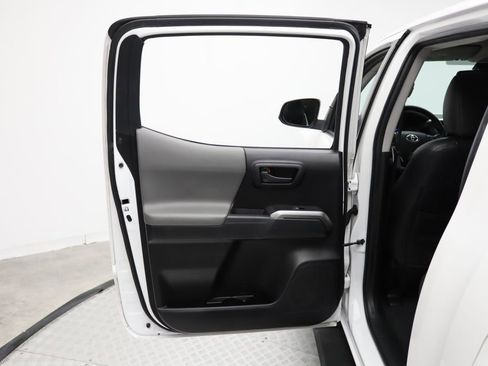 Certified 2020 Toyota Tacoma SR5 image 21