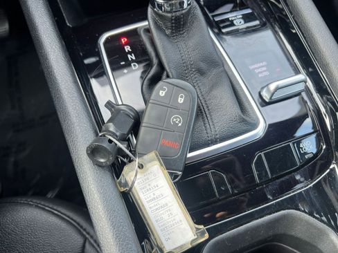Used 2025 Jeep Compass Limited image 22