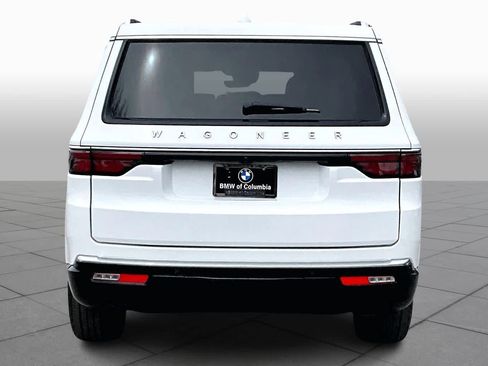 Used 2023 Jeep Wagoneer image 4