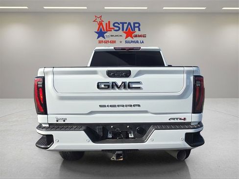 Used 2024 GMC Sierra 2500 AT4 w/ AT4 Preferred Package image 4