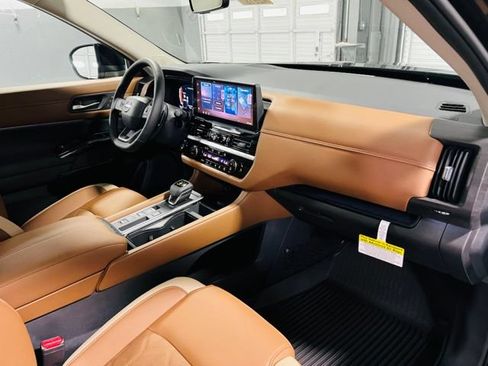 New 2026 Nissan Pathfinder Platinum FWD image 38