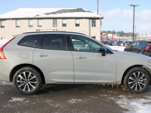 Used 2025 Volvo XC60 B5 Plus image 6