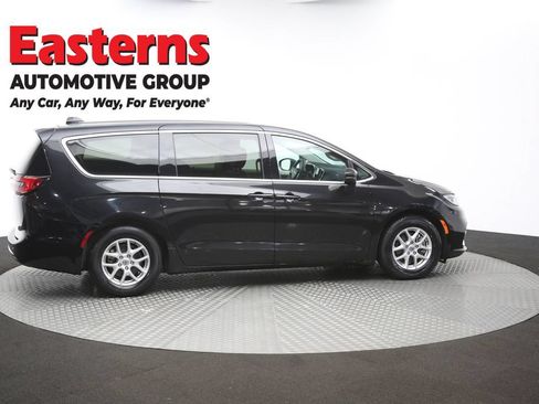 Used 2023 Chrysler Pacifica Touring-L FWD image 45