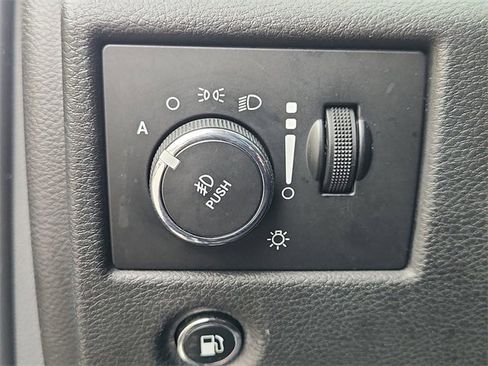 Used 2017 Jeep Grand Cherokee Limited image 17