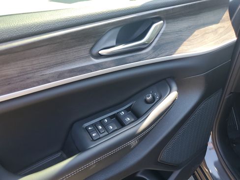 New 2026 Jeep Grand Cherokee Altitude RWD image 11