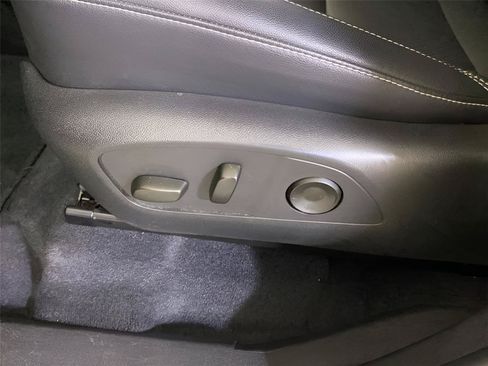 Used 2025 Chevrolet Traverse LT FWD image 9