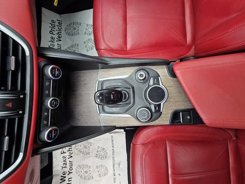 Used 2018 Alfa Romeo Giulia Ti AWD/4WD image 19