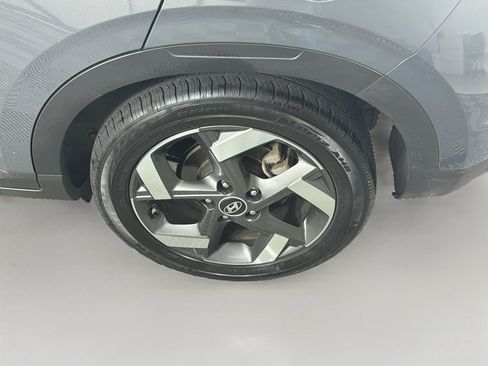 Used 2025 Hyundai Venue SEL FWD image 11