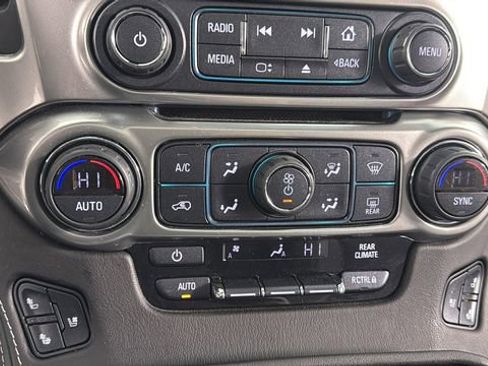 Used 2019 Chevrolet Suburban Premier image 30