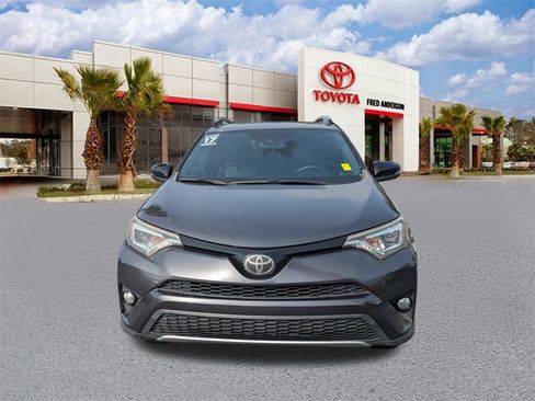 Used 2017 Toyota RAV4 SE image 10