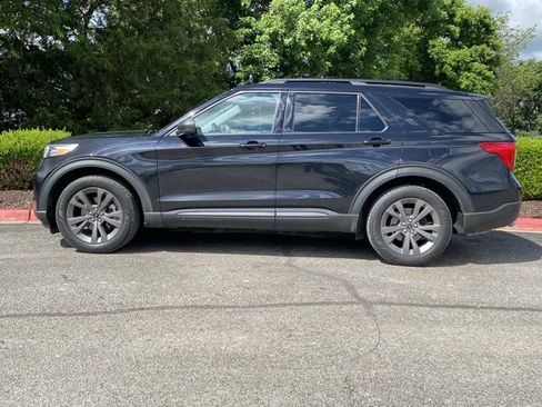 Used 2021 Ford Explorer XLT w/ Equipment Group 202A RWD image 2