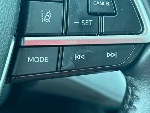 Used 2023 Toyota Highlander XLE AWD/4WD image 17