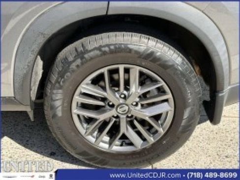 Used 2021 Nissan Rogue S image 12