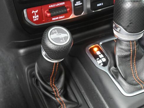 Used 2022 Jeep Gladiator Mojave w/ Cold Weather Group AWD/4WD image 23
