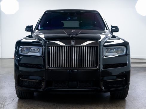 Used 2020 Rolls-Royce Cullinan Black Badge image 2