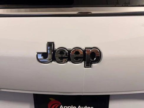 Certified 2024 Jeep Grand Cherokee L Limited AWD/4WD image 9