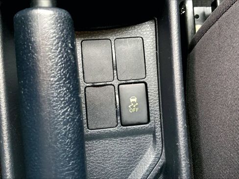 Used 2015 Toyota Yaris L image 31