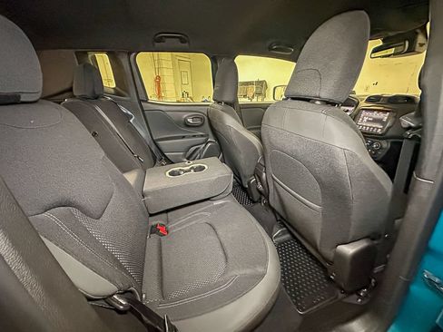 Used 2022 Jeep Renegade Altitude w/ Convenience Group AWD/4WD image 28