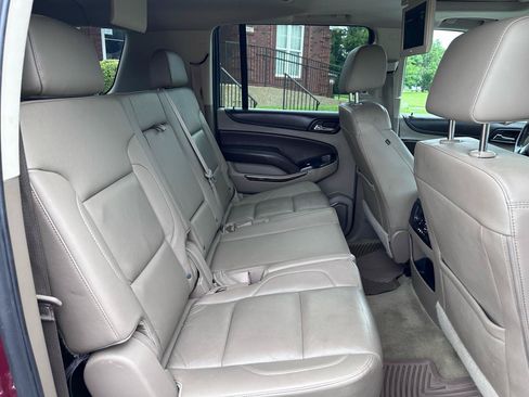 Used 2016 Chevrolet Suburban LT RWD image 24