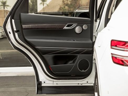 Used 2024 Genesis GV80 3.5T w/ Prestige Package image 19