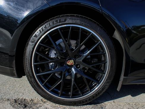 Used 2021 Porsche Panamera w/ Premium Package image 11