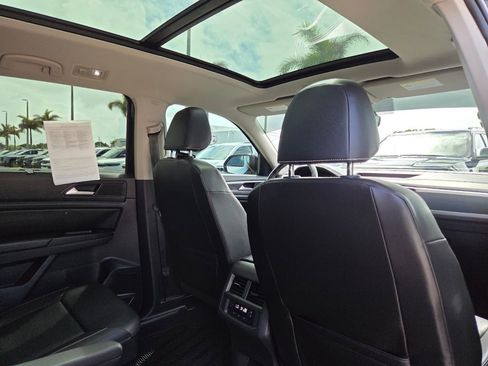 Used 2021 Volkswagen Atlas SE w/ Panoramic Sunroof Package FWD image 12