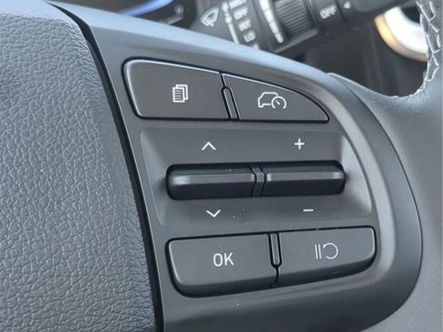 New 2025 Hyundai Venue SEL FWD image 32