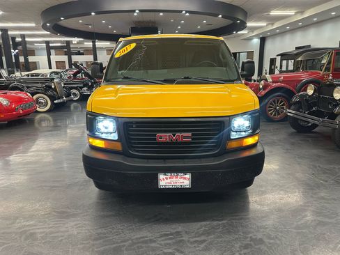 Used 2017 GMC Savana 2500 Extended image 2
