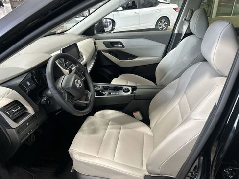 Used 2025 Nissan Rogue SV w/ SV Premium Package AWD/4WD image 11