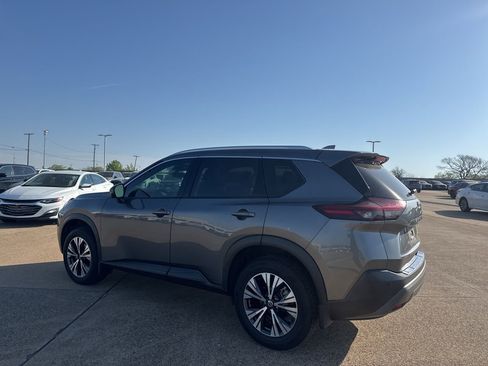 Used 2021 Nissan Rogue SV w/ Premium Package image 13