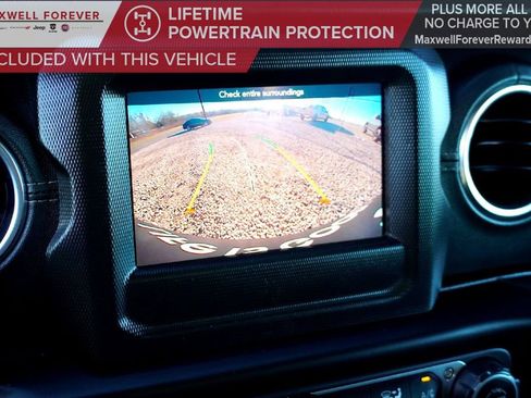 Used 2021 Jeep Wrangler Unlimited Sahara w/ Safety Group image 16