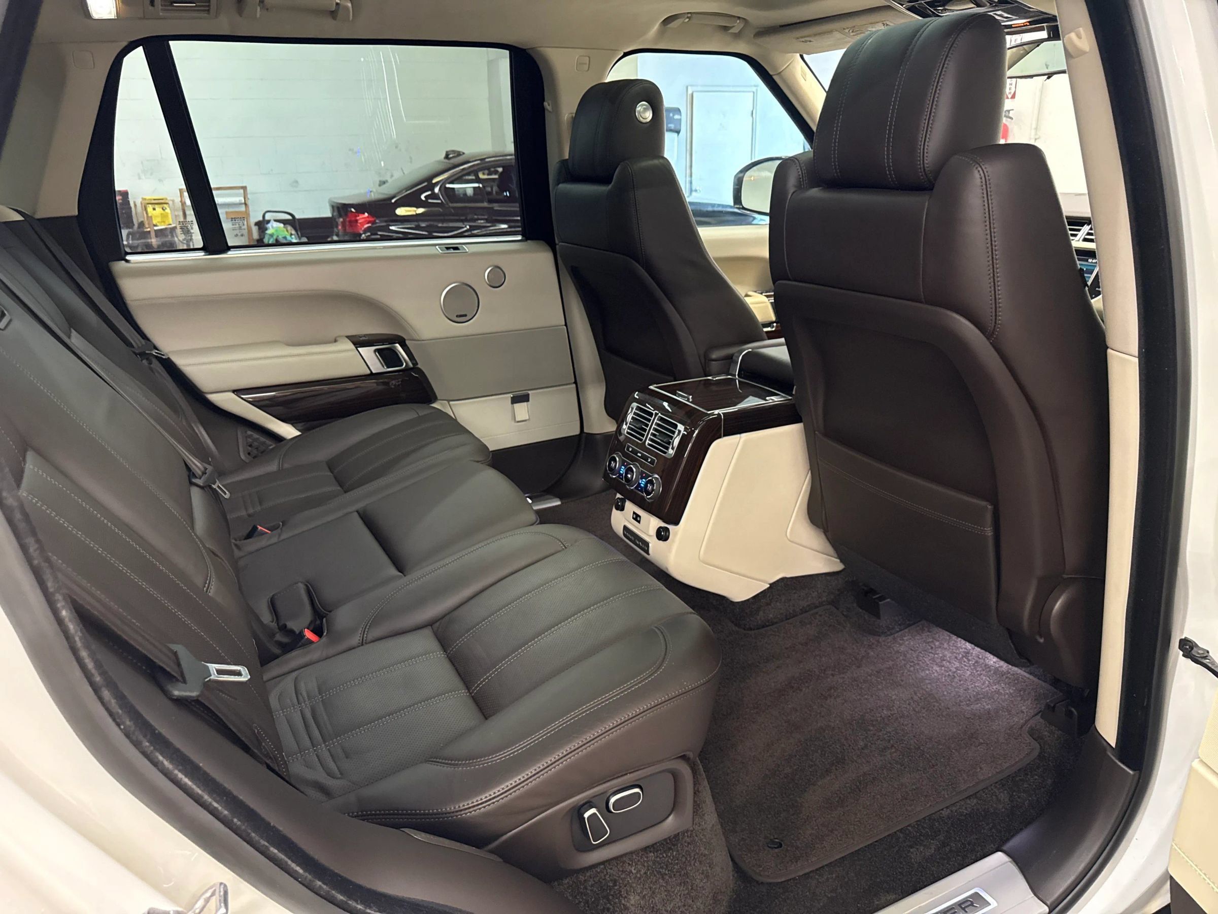 Used 2015 Land Rover Range Rover Long Wheelbase Supercharged AWD/4WD image 30