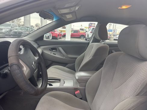 Used 2011 Toyota Camry XLE image 4