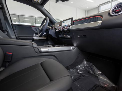 Used 2024 Mercedes-Benz GLB 250 w/ Exclusive Package image 17