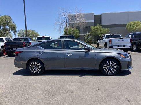 Used 2025 Nissan Altima 2.5 SV FWD image 2