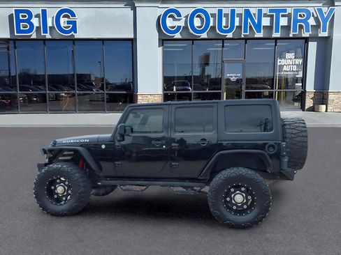 Used 2017 Jeep Wrangler Unlimited Rubicon w/ Connectivity Group AWD/4WD image 8