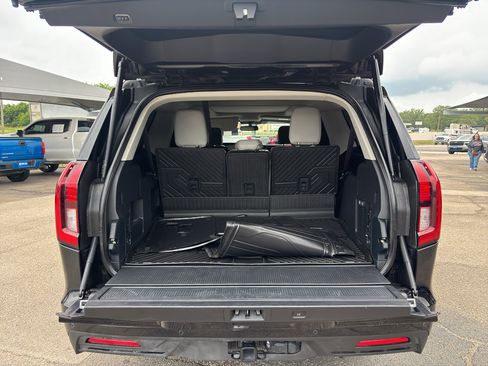 Used 2025 Ford Expedition Max Active RWD image 8