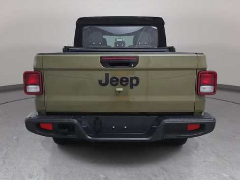 Used 2025 Jeep Gladiator Sport AWD/4WD image 6