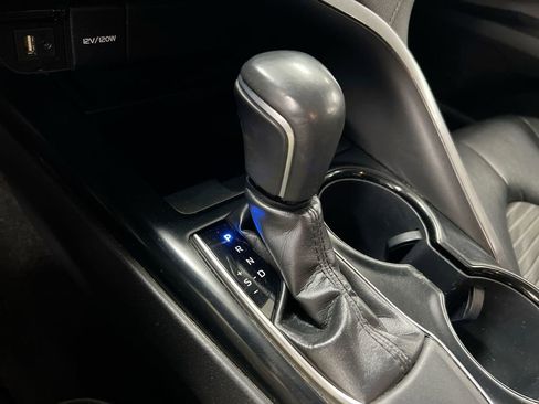 Used 2019 Toyota Camry SE FWD image 17