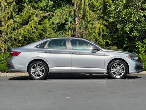 Used 2024 Volkswagen Jetta SE FWD image 33