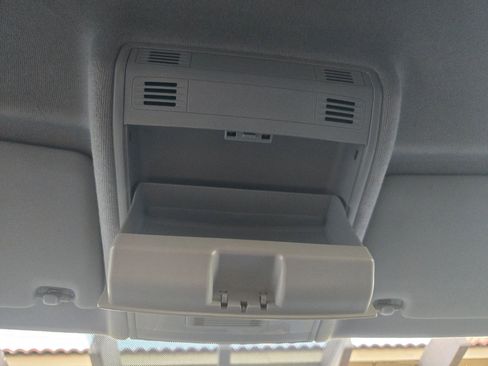 Used 2018 Volkswagen Tiguan S image 66