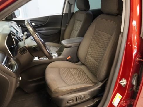 Used 2019 Chevrolet Equinox LT w/ Driver Convenience Package AWD/4WD image 3