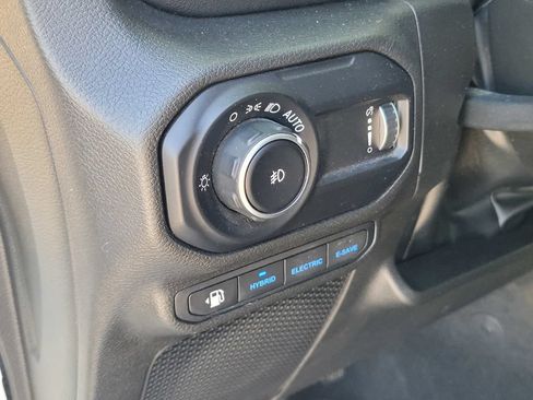 Used 2023 Jeep Wrangler Unlimited Sahara w/ Cold Weather Group AWD/4WD image 15