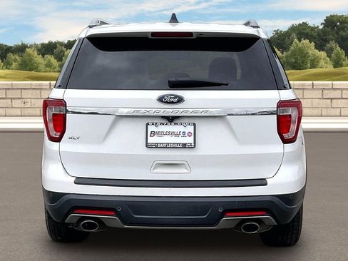 Used 2018 Ford Explorer XLT FWD image 4