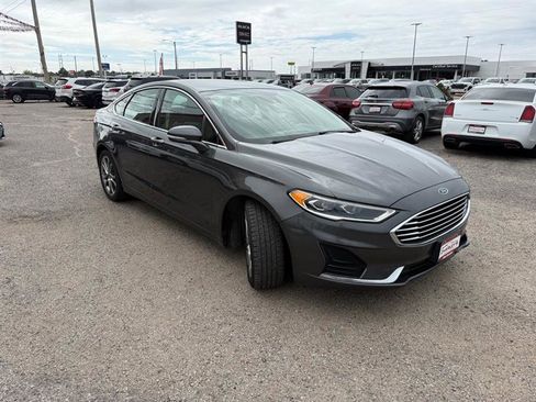 Used 2019 Ford Fusion SEL image 4